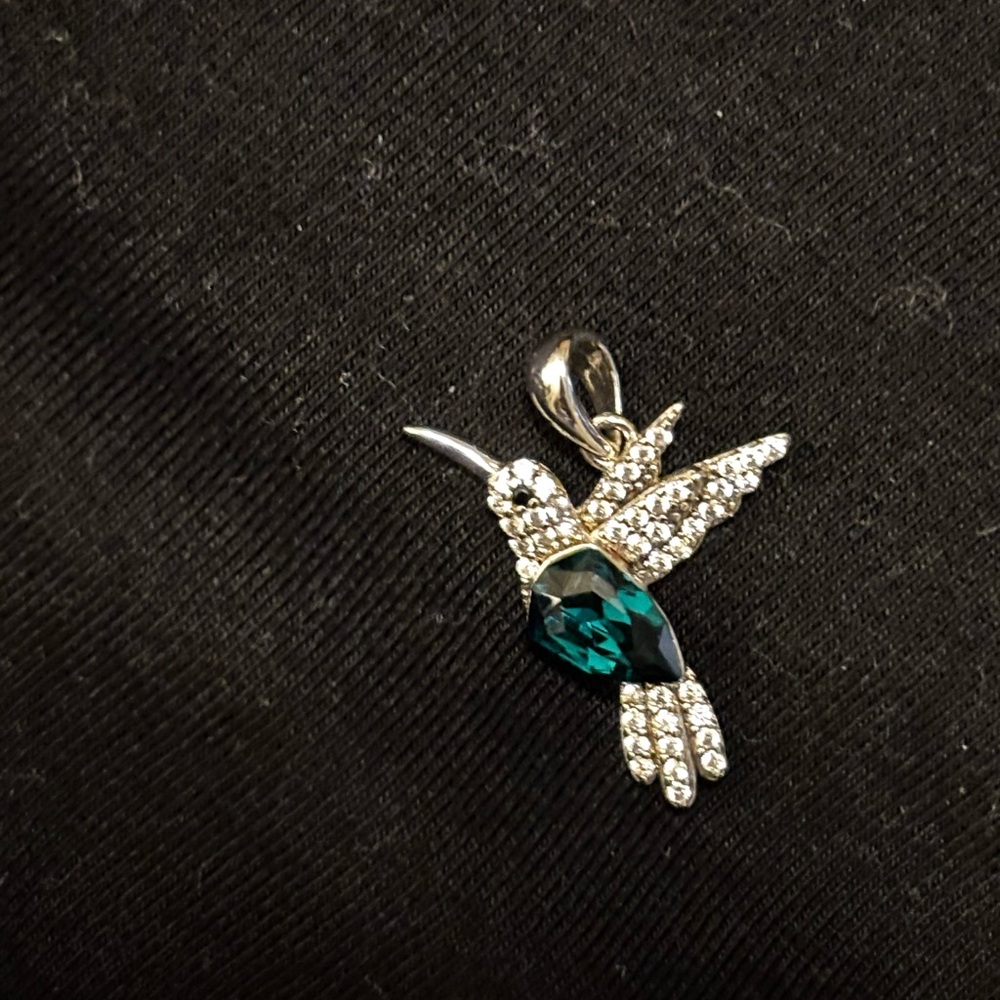 Elegant Silver Hummingbird Pendant with a green Crystal